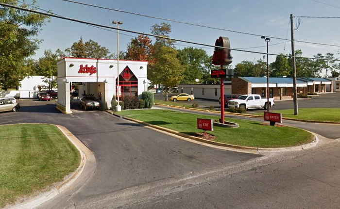 Hot n Now Hamburgers - Traverse City - 1370 W South Airport Rd (newer photo)